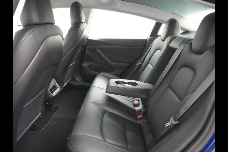Tesla Model 3 RWD SR+ 60kWh 325PK Lmv 18" AutoPilot Leder PanoDak Adaptive-Cruise Lmv Camera's Elektr.-Stuur+Stoelen+Spiegels+Geheugen+Easy-En Navi LED Comfortstoelen ACC DAB Keyless en Voorverwarmen interieur via App One-Pedal-Drive Origineel Nederlandse auto tot 11kw laden thuis! Garantie Accu tot 10-03-2027 max 160.000km 1.584kg licht!