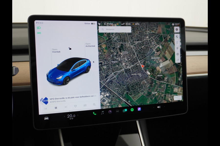Tesla Model 3 RWD SR+ 60kWh 325PK Lmv 18" AutoPilot Leder PanoDak Adaptive-Cruise Lmv Camera's Elektr.-Stuur+Stoelen+Spiegels+Geheugen+Easy-En Navi LED Comfortstoelen ACC DAB Keyless en Voorverwarmen interieur via App One-Pedal-Drive Origineel Nederlandse auto tot 11kw laden thuis! Garantie Accu tot 10-03-2027 max 160.000km 1.584kg licht!