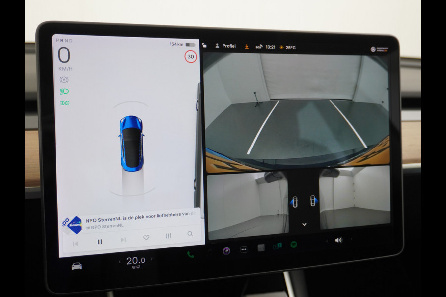 Tesla Model 3 RWD SR+ 60kWh 325PK Lmv 18" AutoPilot Leder PanoDak Adaptive-Cruise Lmv Camera's Elektr.-Stuur+Stoelen+Spiegels+Geheugen+Easy-En Navi LED Comfortstoelen ACC DAB Keyless en Voorverwarmen interieur via App One-Pedal-Drive Origineel Nederlandse auto tot 11kw laden thuis! Garantie Accu tot 10-03-2027 max 160.000km 1.584kg licht!