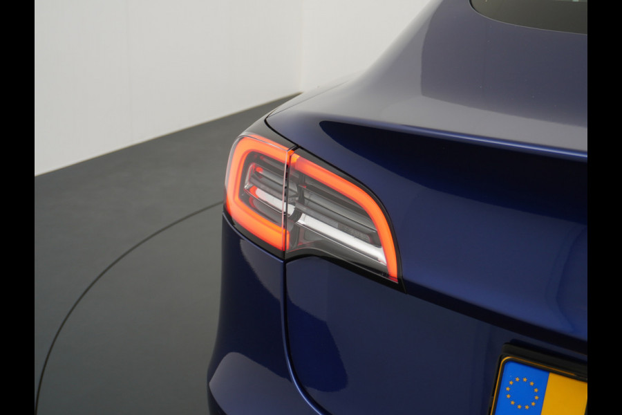Tesla Model 3 RWD SR+ 60kWh 325PK Lmv 18" AutoPilot Leder PanoDak Adaptive-Cruise Lmv Camera's Elektr.-Stuur+Stoelen+Spiegels+Geheugen+Easy-En Navi LED Comfortstoelen ACC DAB Keyless en Voorverwarmen interieur via App One-Pedal-Drive Origineel Nederlandse auto tot 11kw laden thuis! Garantie Accu tot 10-03-2027 max 160.000km 1.584kg licht!