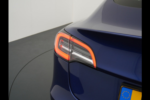 Tesla Model 3 RWD SR+ 60kWh 325PK Lmv 18" AutoPilot Leder PanoDak Adaptive-Cruise Lmv Camera's Elektr.-Stuur+Stoelen+Spiegels+Geheugen+Easy-En Navi LED Comfortstoelen ACC DAB Keyless en Voorverwarmen interieur via App One-Pedal-Drive Origineel Nederlandse auto tot 11kw laden thuis! Garantie Accu tot 10-03-2027 max 160.000km 1.584kg licht!