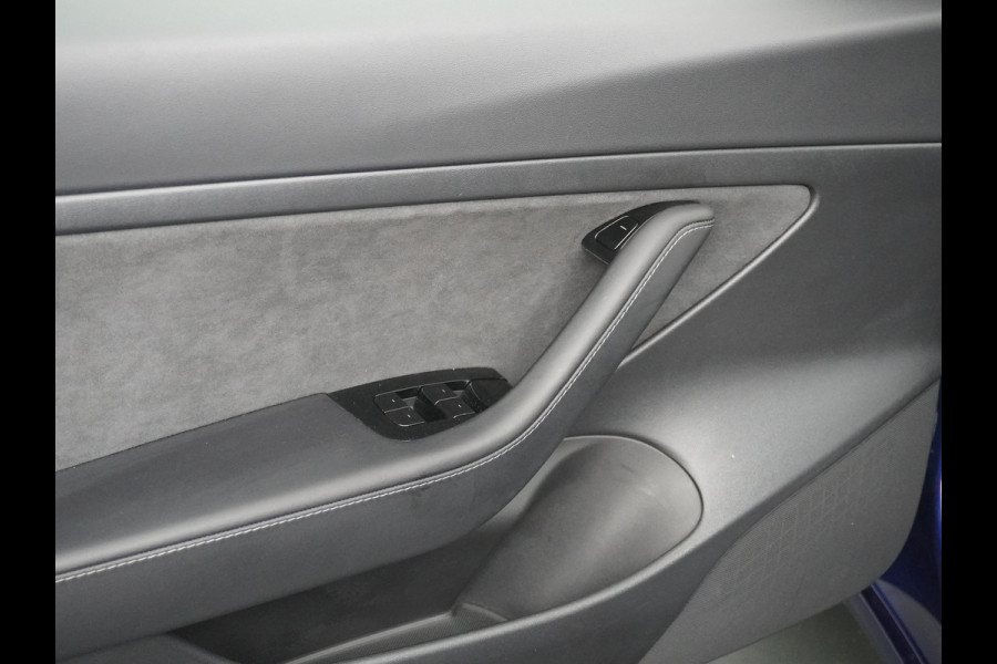 Tesla Model 3 RWD SR+ 60kWh 325PK Lmv 18" AutoPilot Leder PanoDak Adaptive-Cruise Lmv Camera's Elektr.-Stuur+Stoelen+Spiegels+Geheugen+Easy-En Navi LED Comfortstoelen ACC DAB Keyless en Voorverwarmen interieur via App One-Pedal-Drive Origineel Nederlandse auto tot 11kw laden thuis! Garantie Accu tot 10-03-2027 max 160.000km 1.584kg licht!