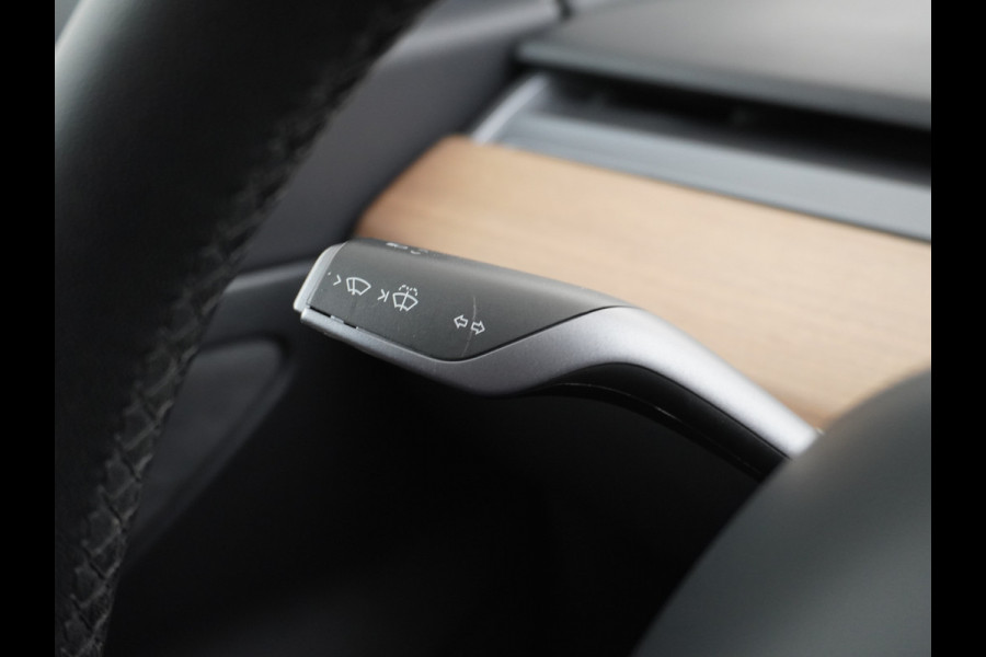 Tesla Model 3 RWD SR+ 60kWh 325PK Lmv 18" AutoPilot Leder PanoDak Adaptive-Cruise Lmv Camera's Elektr.-Stuur+Stoelen+Spiegels+Geheugen+Easy-En Navi LED Comfortstoelen ACC DAB Keyless en Voorverwarmen interieur via App One-Pedal-Drive Origineel Nederlandse auto tot 11kw laden thuis! Garantie Accu tot 10-03-2027 max 160.000km 1.584kg licht!