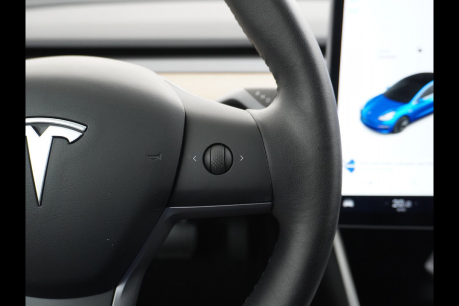 Tesla Model 3 RWD SR+ 60kWh 325PK Lmv 18" AutoPilot Leder PanoDak Adaptive-Cruise Lmv Camera's Elektr.-Stuur+Stoelen+Spiegels+Geheugen+Easy-En Navi LED Comfortstoelen ACC DAB Keyless en Voorverwarmen interieur via App One-Pedal-Drive Origineel Nederlandse auto tot 11kw laden thuis! Garantie Accu tot 10-03-2027 max 160.000km 1.584kg licht!