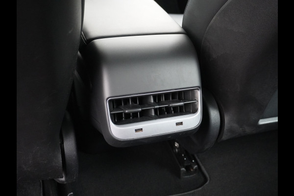 Tesla Model 3 RWD SR+ 60kWh 325PK Lmv 18" AutoPilot Leder PanoDak Adaptive-Cruise Lmv Camera's Elektr.-Stuur+Stoelen+Spiegels+Geheugen+Easy-En Navi LED Comfortstoelen ACC DAB Keyless en Voorverwarmen interieur via App One-Pedal-Drive Origineel Nederlandse auto tot 11kw laden thuis! Garantie Accu tot 10-03-2027 max 160.000km 1.584kg licht!