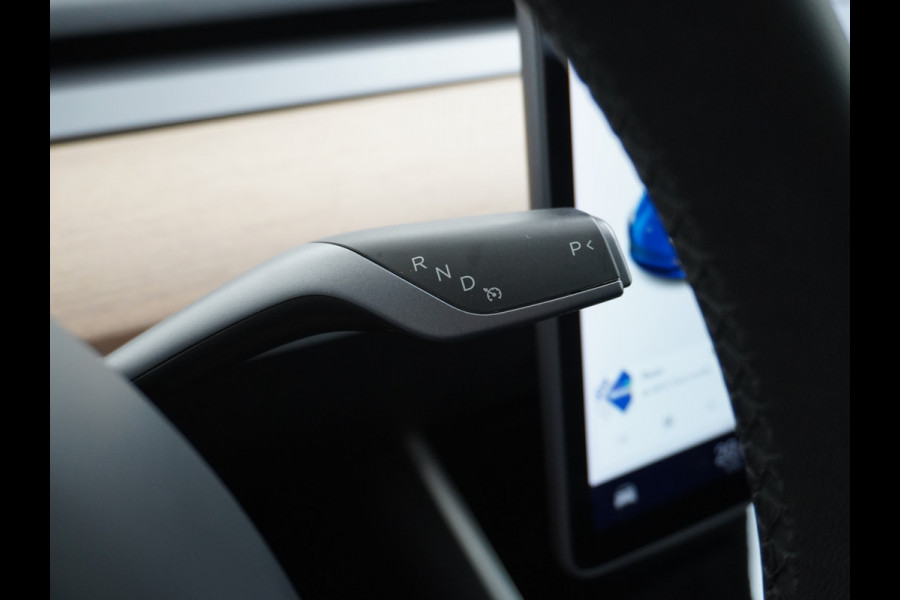 Tesla Model 3 RWD SR+ 60kWh 325PK Lmv 18" AutoPilot Leder PanoDak Adaptive-Cruise Lmv Camera's Elektr.-Stuur+Stoelen+Spiegels+Geheugen+Easy-En Navi LED Comfortstoelen ACC DAB Keyless en Voorverwarmen interieur via App One-Pedal-Drive Origineel Nederlandse auto tot 11kw laden thuis! Garantie Accu tot 10-03-2027 max 160.000km 1.584kg licht!