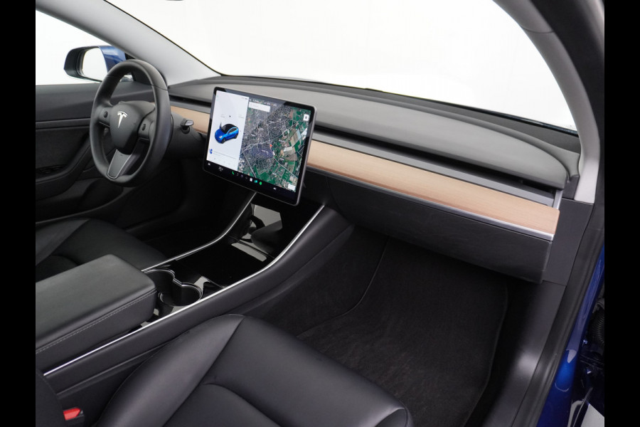 Tesla Model 3 RWD SR+ 60kWh 325PK Lmv 18" AutoPilot Leder PanoDak Adaptive-Cruise Lmv Camera's Elektr.-Stuur+Stoelen+Spiegels+Geheugen+Easy-En Navi LED Comfortstoelen ACC DAB Keyless en Voorverwarmen interieur via App One-Pedal-Drive Origineel Nederlandse auto tot 11kw laden thuis! Garantie Accu tot 10-03-2027 max 160.000km 1.584kg licht!