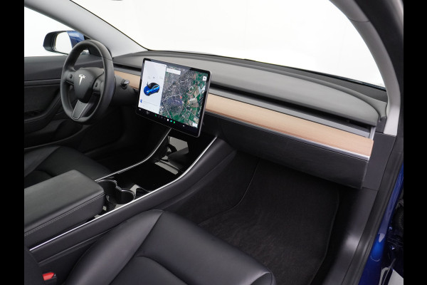 Tesla Model 3 RWD SR+ 60kWh 325PK Lmv 18" AutoPilot Leder PanoDak Adaptive-Cruise Lmv Camera's Elektr.-Stuur+Stoelen+Spiegels+Geheugen+Easy-En Navi LED Comfortstoelen ACC DAB Keyless en Voorverwarmen interieur via App One-Pedal-Drive Origineel Nederlandse auto tot 11kw laden thuis! Garantie Accu tot 10-03-2027 max 160.000km 1.584kg licht!