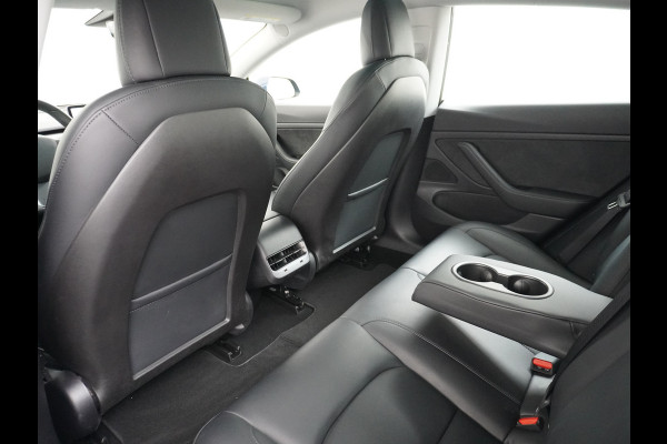 Tesla Model 3 RWD SR+ 60kWh 325PK Lmv 18" AutoPilot Leder PanoDak Adaptive-Cruise Lmv Camera's Elektr.-Stuur+Stoelen+Spiegels+Geheugen+Easy-En Navi LED Comfortstoelen ACC DAB Keyless en Voorverwarmen interieur via App One-Pedal-Drive Origineel Nederlandse auto tot 11kw laden thuis! Garantie Accu tot 10-03-2027 max 160.000km 1.584kg licht!