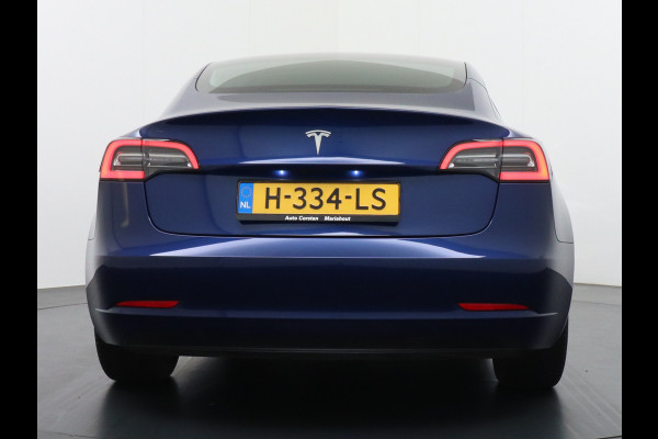 Tesla Model 3 RWD SR+ 60kWh 325PK Lmv 18" AutoPilot Leder PanoDak Adaptive-Cruise Lmv Camera's Elektr.-Stuur+Stoelen+Spiegels+Geheugen+Easy-En Navi LED Comfortstoelen ACC DAB Keyless en Voorverwarmen interieur via App One-Pedal-Drive Origineel Nederlandse auto tot 11kw laden thuis! Garantie Accu tot 10-03-2027 max 160.000km 1.584kg licht!