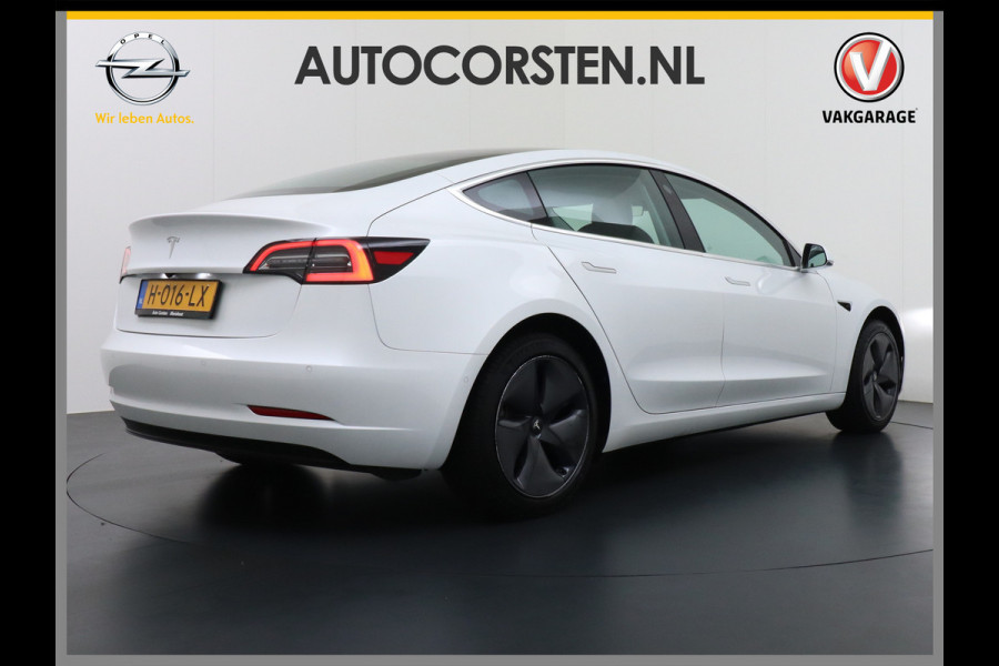 Tesla Model 3 2020 RWD SR+ 60kWh 325PK Lmv 18" AutoPilot Leder PanoDak Adaptive-Cruise Lmv Camera's Elektr.-Stuur+Stoelen+Spiegels+Geheugen+Ea Navi LED Comfortstoelen ACC DAB Keyless en Voorverwarmen interieur via App One-Pedal-Drive Origineel Nederlandse auto tot 11kw laden thuis! Garantie Accu tot 16-3-2028 max 160.000km 1.584kg licht!