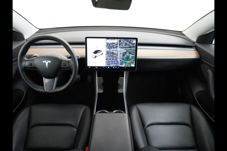 Tesla Model 3 2020 RWD SR+ 60kWh 325PK Lmv 18" AutoPilot Leder PanoDak Adaptive-Cruise Lmv Camera's Elektr.-Stuur+Stoelen+Spiegels+Geheugen+Ea Navi LED Comfortstoelen ACC DAB Keyless en Voorverwarmen interieur via App One-Pedal-Drive Origineel Nederlandse auto tot 11kw laden thuis! Garantie Accu tot 16-3-2028 max 160.000km 1.584kg licht!