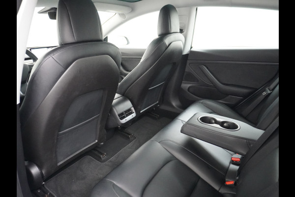 Tesla Model 3 2020 RWD SR+ 60kWh 325PK Lmv 18" AutoPilot Leder PanoDak Adaptive-Cruise Lmv Camera's Elektr.-Stuur+Stoelen+Spiegels+Geheugen+Ea Navi LED Comfortstoelen ACC DAB Keyless en Voorverwarmen interieur via App One-Pedal-Drive Origineel Nederlandse auto tot 11kw laden thuis! Garantie Accu tot 16-3-2028 max 160.000km 1.584kg licht!