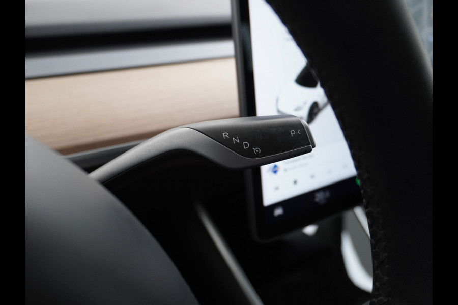 Tesla Model 3 2020 RWD SR+ 60kWh 325PK Lmv 18" AutoPilot Leder PanoDak Adaptive-Cruise Lmv Camera's Elektr.-Stuur+Stoelen+Spiegels+Geheugen+Ea Navi LED Comfortstoelen ACC DAB Keyless en Voorverwarmen interieur via App One-Pedal-Drive Origineel Nederlandse auto tot 11kw laden thuis! Garantie Accu tot 16-3-2028 max 160.000km 1.584kg licht!