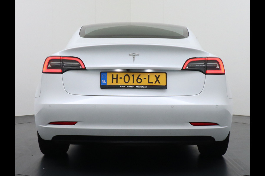 Tesla Model 3 2020 RWD SR+ 60kWh 325PK Lmv 18" AutoPilot Leder PanoDak Adaptive-Cruise Lmv Camera's Elektr.-Stuur+Stoelen+Spiegels+Geheugen+Ea Navi LED Comfortstoelen ACC DAB Keyless en Voorverwarmen interieur via App One-Pedal-Drive Origineel Nederlandse auto tot 11kw laden thuis! Garantie Accu tot 16-3-2028 max 160.000km 1.584kg licht!