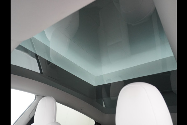 Tesla Model Y Long Range 514PK AWD 75kWh Ivoor-Interieur LMV 20" Warmtepomp Full-Self-Driving Computer 3 Leder Stoelverwarming-V+A+Stuur Adap. Keyless PDC-a+v Elek.Achterklep Lmv Led Standkachel 4WD LR 1e Eigenaar, origineel Nederlands Geleverd, Accu/Motor-Garantie 03-12-2029 of 192.000km