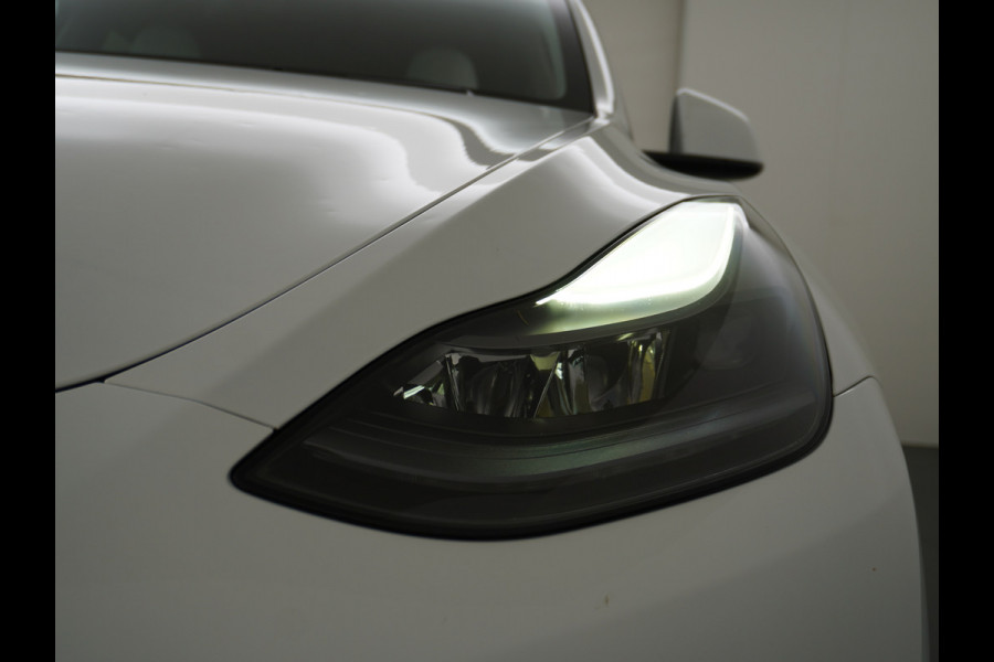 Tesla Model Y Long Range 514PK AWD 75kWh Ivoor-Interieur LMV 20" Warmtepomp Full-Self-Driving Computer 3 Leder Stoelverwarming-V+A+Stuur Adap. Keyless PDC-a+v Elek.Achterklep Lmv Led Standkachel 4WD LR 1e Eigenaar, origineel Nederlands Geleverd, Accu/Motor-Garantie 03-12-2029 of 192.000km