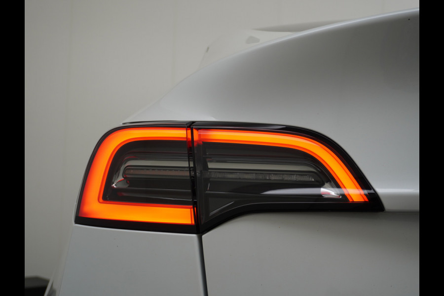 Tesla Model Y Long Range 514PK AWD 75kWh Ivoor-Interieur LMV 20" Warmtepomp Full-Self-Driving Computer 3 Leder Stoelverwarming-V+A+Stuur Adap. Keyless PDC-a+v Elek.Achterklep Lmv Led Standkachel 4WD LR 1e Eigenaar, origineel Nederlands Geleverd, Accu/Motor-Garantie 03-12-2029 of 192.000km