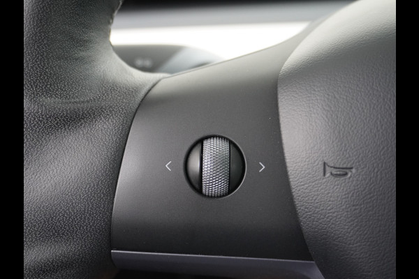 Tesla Model Y Long Range 514PK AWD 75kWh Ivoor-Interieur LMV 20" Warmtepomp Full-Self-Driving Computer 3 Leder Stoelverwarming-V+A+Stuur Adap. Keyless PDC-a+v Elek.Achterklep Lmv Led Standkachel 4WD LR 1e Eigenaar, origineel Nederlands Geleverd, Accu/Motor-Garantie 03-12-2029 of 192.000km