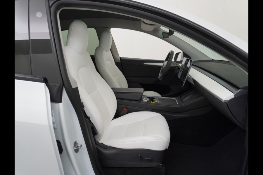 Tesla Model Y Long Range 514PK AWD 75kWh Ivoor-Interieur LMV 20" Warmtepomp Full-Self-Driving Computer 3 Leder Stoelverwarming-V+A+Stuur Adap. Keyless PDC-a+v Elek.Achterklep Lmv Led Standkachel 4WD LR 1e Eigenaar, origineel Nederlands Geleverd, Accu/Motor-Garantie 03-12-2029 of 192.000km