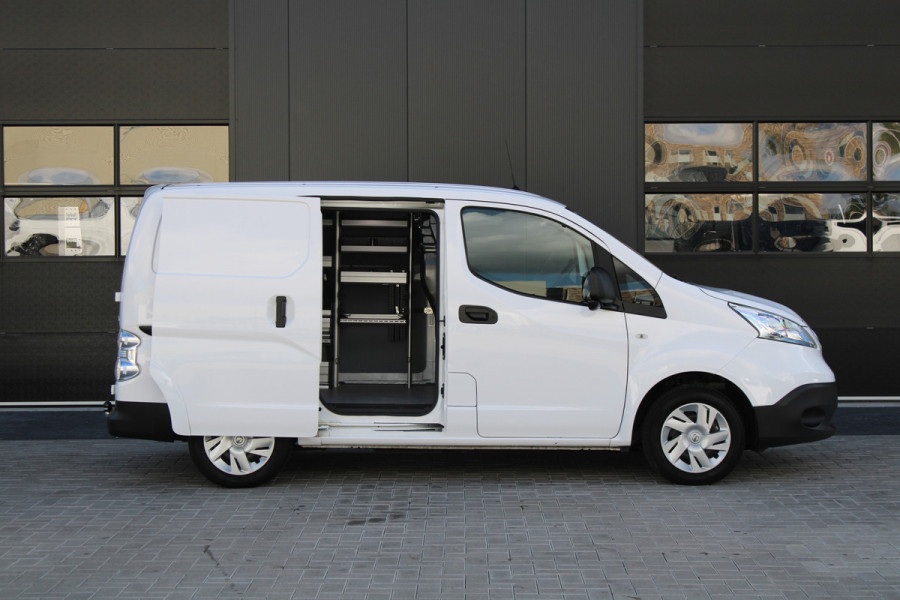 Nissan E-NV200 Visia 40 kWh 109pk - Inbouwkast - Keyless - Carplay - Android - Trekhaak - Camera - Rijklaar