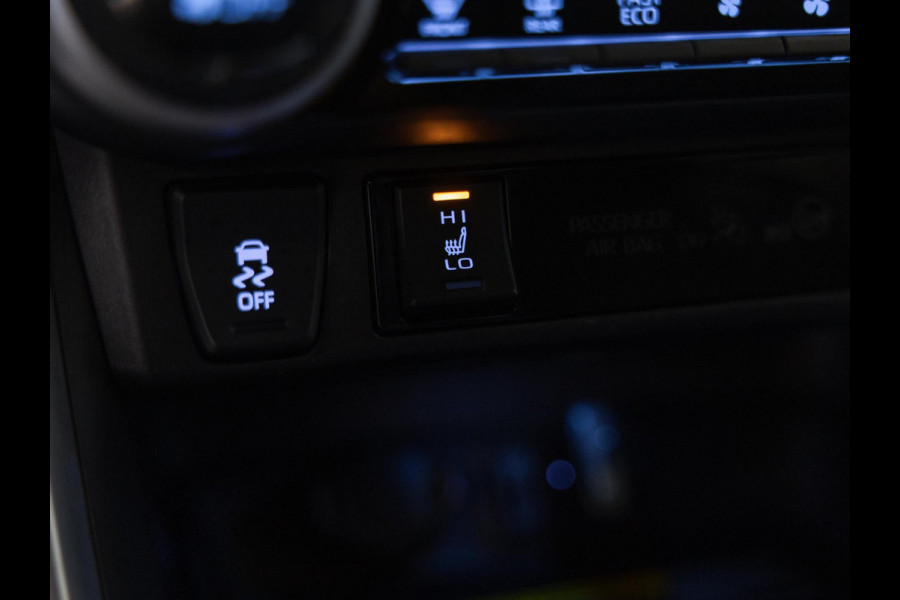 Toyota RAV4 2.5 Hybrid Bi-Tone / 218pk / Achteruitrij camera / Stoelverwarming /