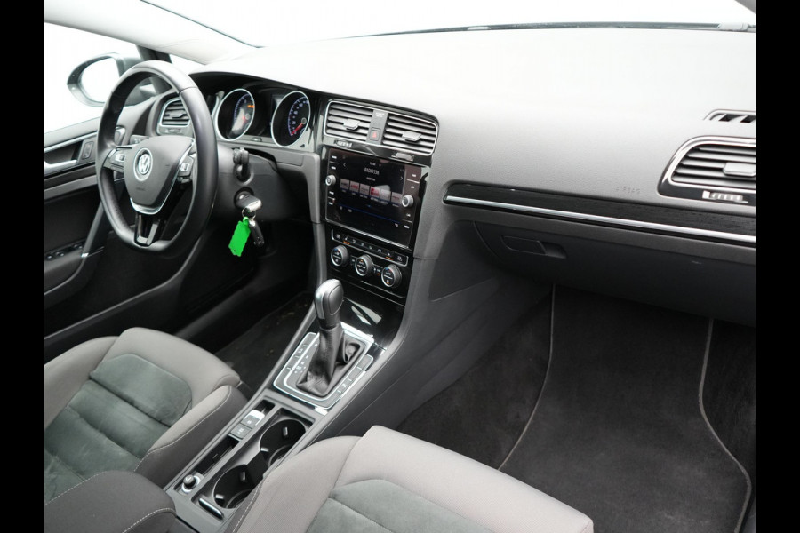 Volkswagen GOLF Variant 1.5 TSI Highline 150pk DSG | Adaptive Cruise | Carplay | Stoelverwarming/Stoelmassage | Navigatie | Spraakbediening | Sportstoelen |