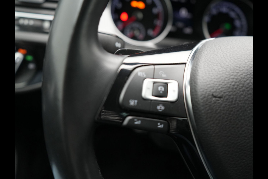 Volkswagen GOLF Variant 1.5 TSI Highline 150pk DSG | Adaptive Cruise | Carplay | Stoelverwarming/Stoelmassage | Navigatie | Spraakbediening | Sportstoelen |