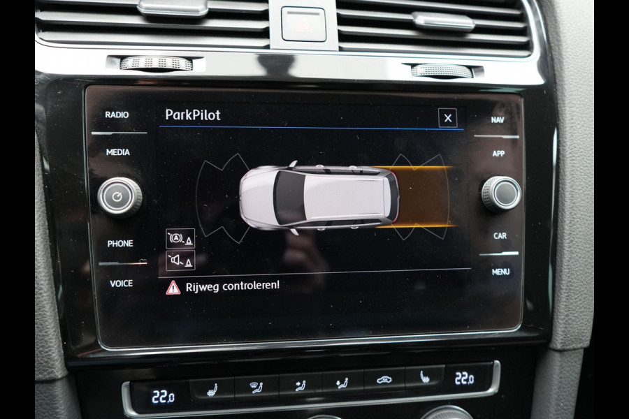 Volkswagen GOLF Variant 1.5 TSI Highline 150pk DSG | Adaptive Cruise | Carplay | Stoelverwarming/Stoelmassage | Navigatie | Spraakbediening | Sportstoelen |