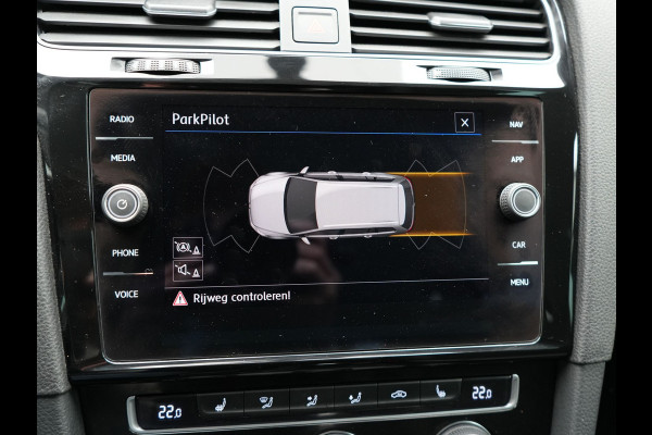 Volkswagen GOLF Variant 1.5 TSI Highline 150pk DSG | Adaptive Cruise | Carplay | Stoelverwarming/Stoelmassage | Navigatie | Spraakbediening | Sportstoelen |