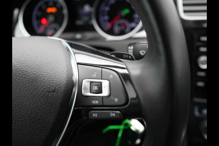 Volkswagen GOLF Variant 1.5 TSI Highline 150pk DSG | Adaptive Cruise | Carplay | Stoelverwarming/Stoelmassage | Navigatie | Spraakbediening | Sportstoelen |