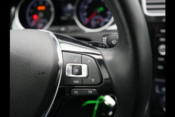 Volkswagen GOLF Variant 1.5 TSI Highline 150pk DSG | Adaptive Cruise | Carplay | Stoelverwarming/Stoelmassage | Navigatie | Spraakbediening | Sportstoelen |