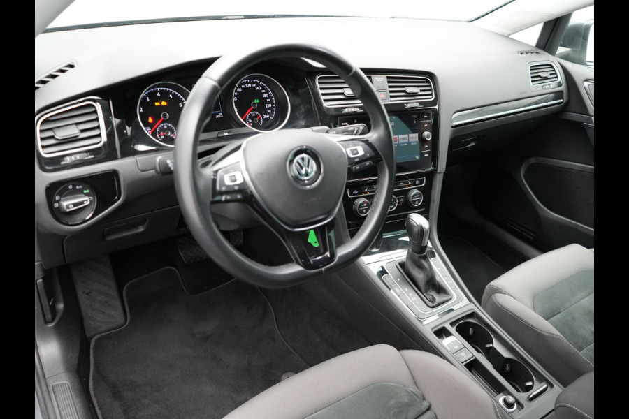 Volkswagen GOLF Variant 1.5 TSI Highline 150pk DSG | Adaptive Cruise | Carplay | Stoelverwarming/Stoelmassage | Navigatie | Spraakbediening | Sportstoelen |
