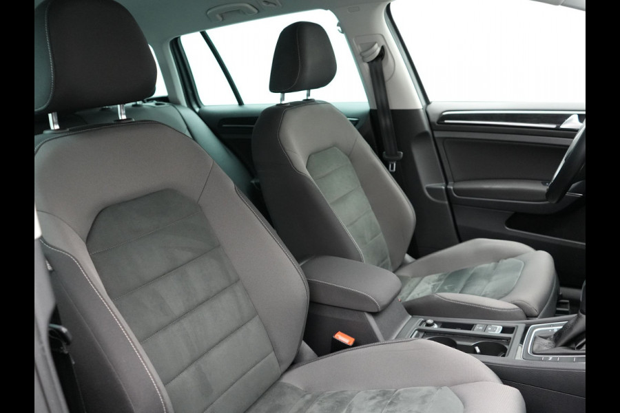 Volkswagen GOLF Variant 1.5 TSI Highline 150pk DSG | Adaptive Cruise | Carplay | Stoelverwarming/Stoelmassage | Navigatie | Spraakbediening | Sportstoelen |