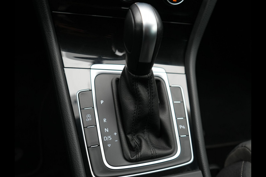Volkswagen GOLF Variant 1.5 TSI Highline 150pk DSG | Adaptive Cruise | Carplay | Stoelverwarming/Stoelmassage | Navigatie | Spraakbediening | Sportstoelen |