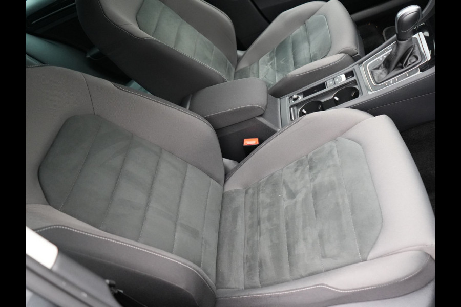 Volkswagen GOLF Variant 1.5 TSI Highline 150pk DSG | Adaptive Cruise | Carplay | Stoelverwarming/Stoelmassage | Navigatie | Spraakbediening | Sportstoelen |
