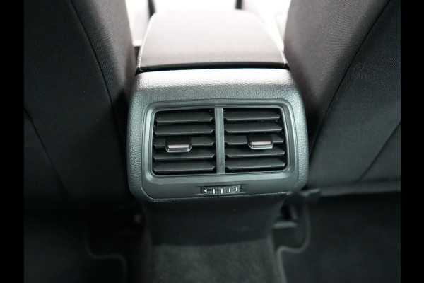 Volkswagen GOLF Variant 1.5 TSI Highline 150pk DSG | Adaptive Cruise | Carplay | Stoelverwarming/Stoelmassage | Navigatie | Spraakbediening | Sportstoelen |