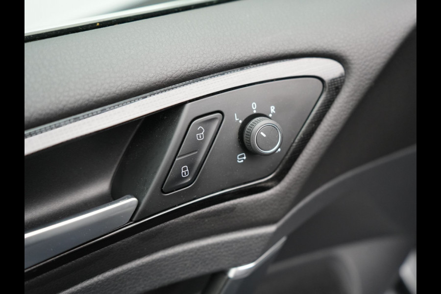 Volkswagen GOLF Variant 1.5 TSI Highline 150pk DSG | Adaptive Cruise | Carplay | Stoelverwarming/Stoelmassage | Navigatie | Spraakbediening | Sportstoelen |