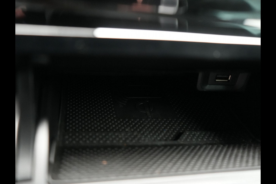 Volkswagen GOLF Variant 1.5 TSI Highline 150pk DSG | Adaptive Cruise | Carplay | Stoelverwarming/Stoelmassage | Navigatie | Spraakbediening | Sportstoelen |