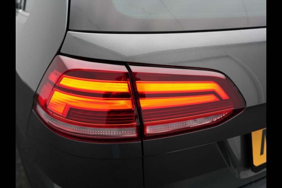 Volkswagen GOLF Variant 1.5 TSI Highline 150pk DSG | Adaptive Cruise | Carplay | Stoelverwarming/Stoelmassage | Navigatie | Spraakbediening | Sportstoelen |