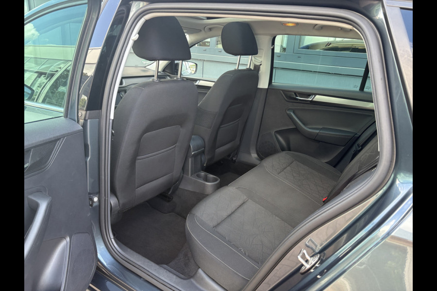 Škoda Rapid Spaceback 1.0 TSi 95pk Greentech Clever Style Plus PANORAMADAK/PDC/TREKHAAK/WINTERPACK