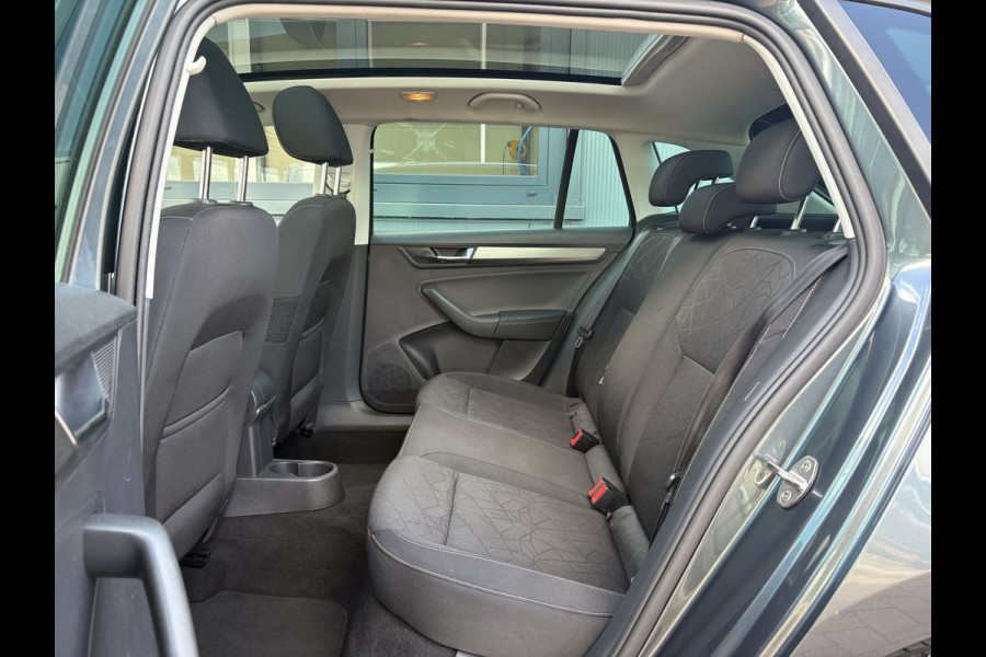 Škoda Rapid Spaceback 1.0 TSi 95pk Greentech Clever Style Plus PANORAMADAK/PDC/TREKHAAK/WINTERPACK