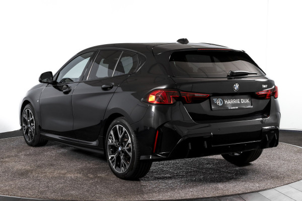 BMW 1-serie 120 M Sport (Nieuw Model) - Automaat | Dig. Cockpit | Adapt. Cruise | Stoelverw. | PDC | Camera | NAV + App. Connect | ECC | DAB | LM 18" | 0195