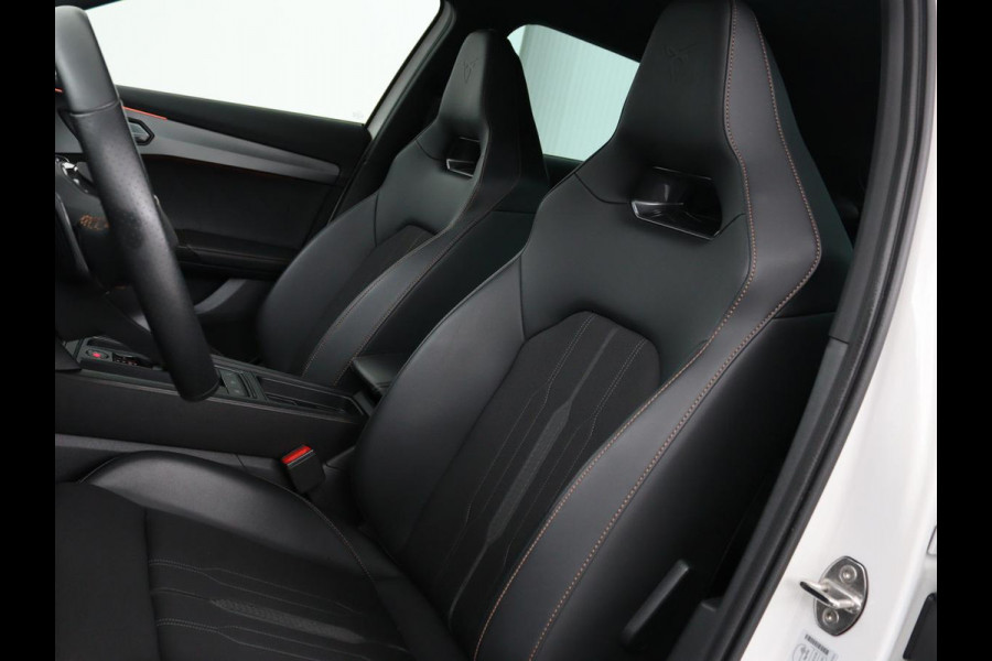 CUPRA Formentor 1.4 e-Hybrid VZ | 245pk | Camera | Adaptive cruise | Stuurverwarming | Sfeerverlichting | Navigatie | Keyless | Full LED | PHEV
