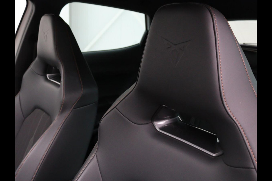 CUPRA Formentor 1.4 e-Hybrid VZ | 245pk | Camera | Adaptive cruise | Stuurverwarming | Sfeerverlichting | Navigatie | Keyless | Full LED | PHEV