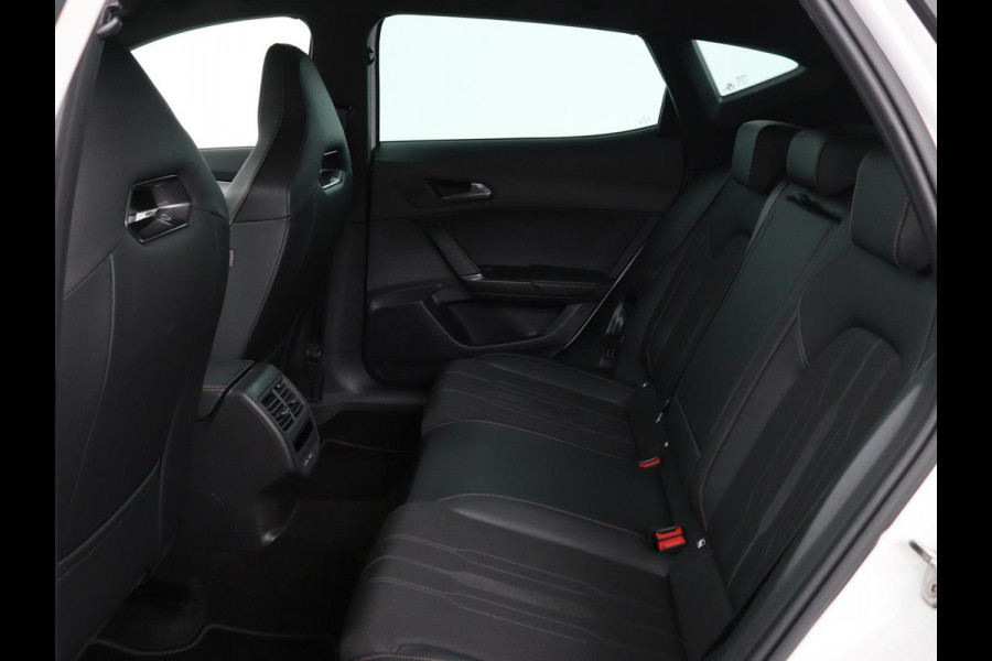 CUPRA Formentor 1.4 e-Hybrid VZ | 245pk | Camera | Adaptive cruise | Stuurverwarming | Sfeerverlichting | Navigatie | Keyless | Full LED | PHEV