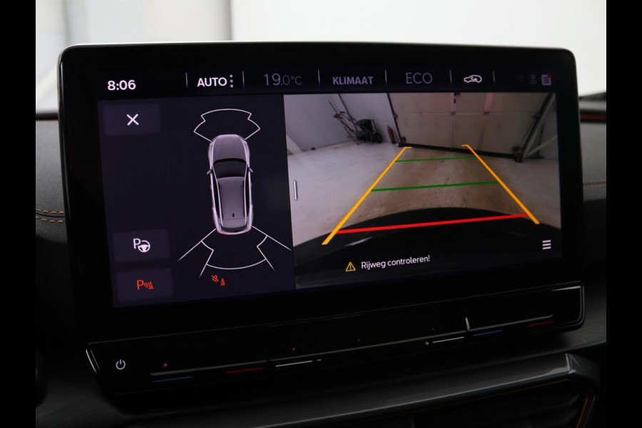 CUPRA Formentor 1.4 e-Hybrid VZ | 245pk | Camera | Adaptive cruise | Stuurverwarming | Sfeerverlichting | Navigatie | Keyless | Full LED | PHEV