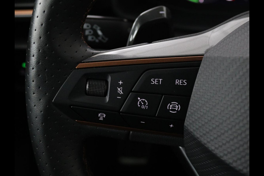CUPRA Formentor 1.4 e-Hybrid VZ | 245pk | Camera | Adaptive cruise | Stuurverwarming | Sfeerverlichting | Navigatie | Keyless | Full LED | PHEV