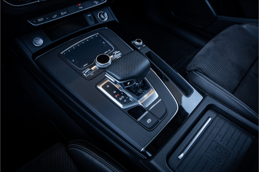 Audi Q5 50 TFSI e quattro S edition - S Line | Panorama | Luchtvering | HUD | Elektrische stoelen