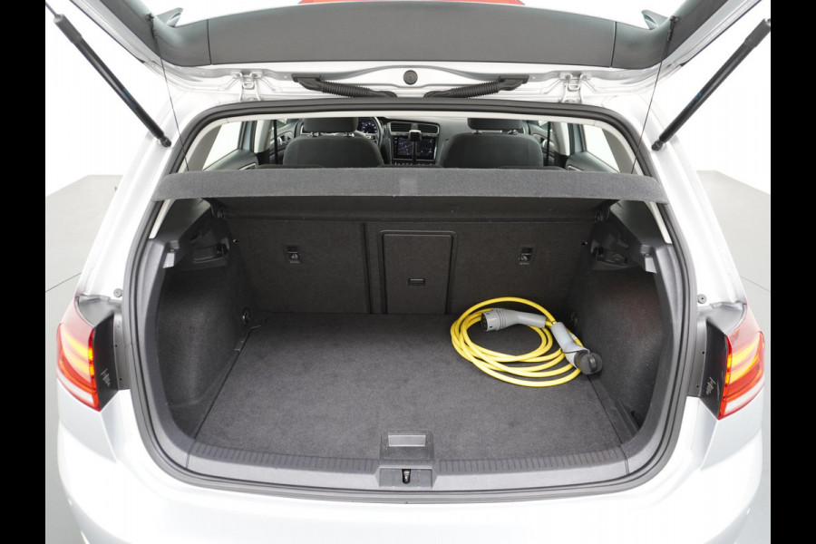 Volkswagen e-Golf e-Golf STOELVERWARMING | KEYLESS | RIJKLAAR INCL. 12 MND. BOVAGGARANTIE